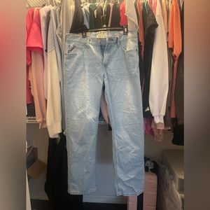Men’s Ariat Jeans! Light wash!